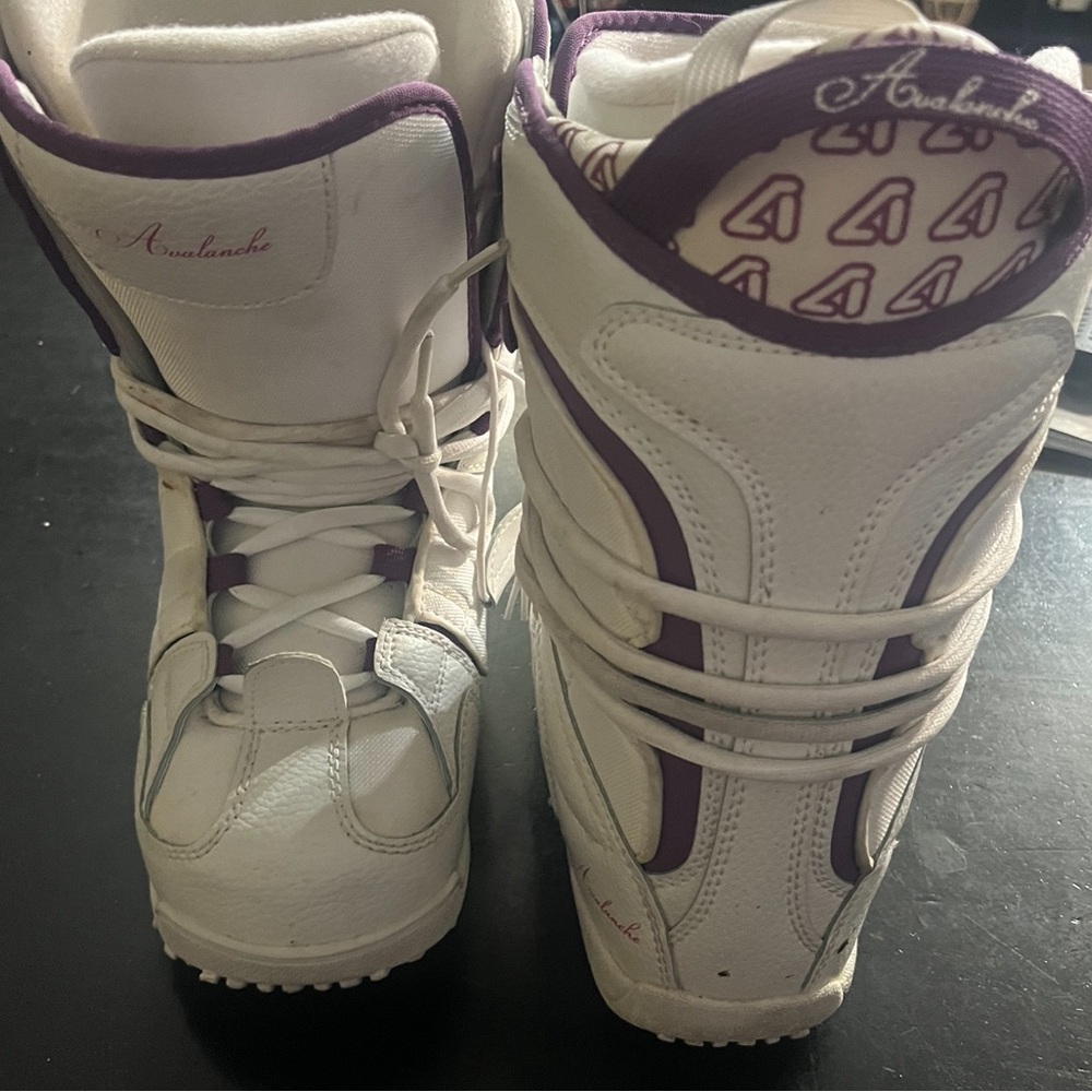 Avalanche snowboard boots